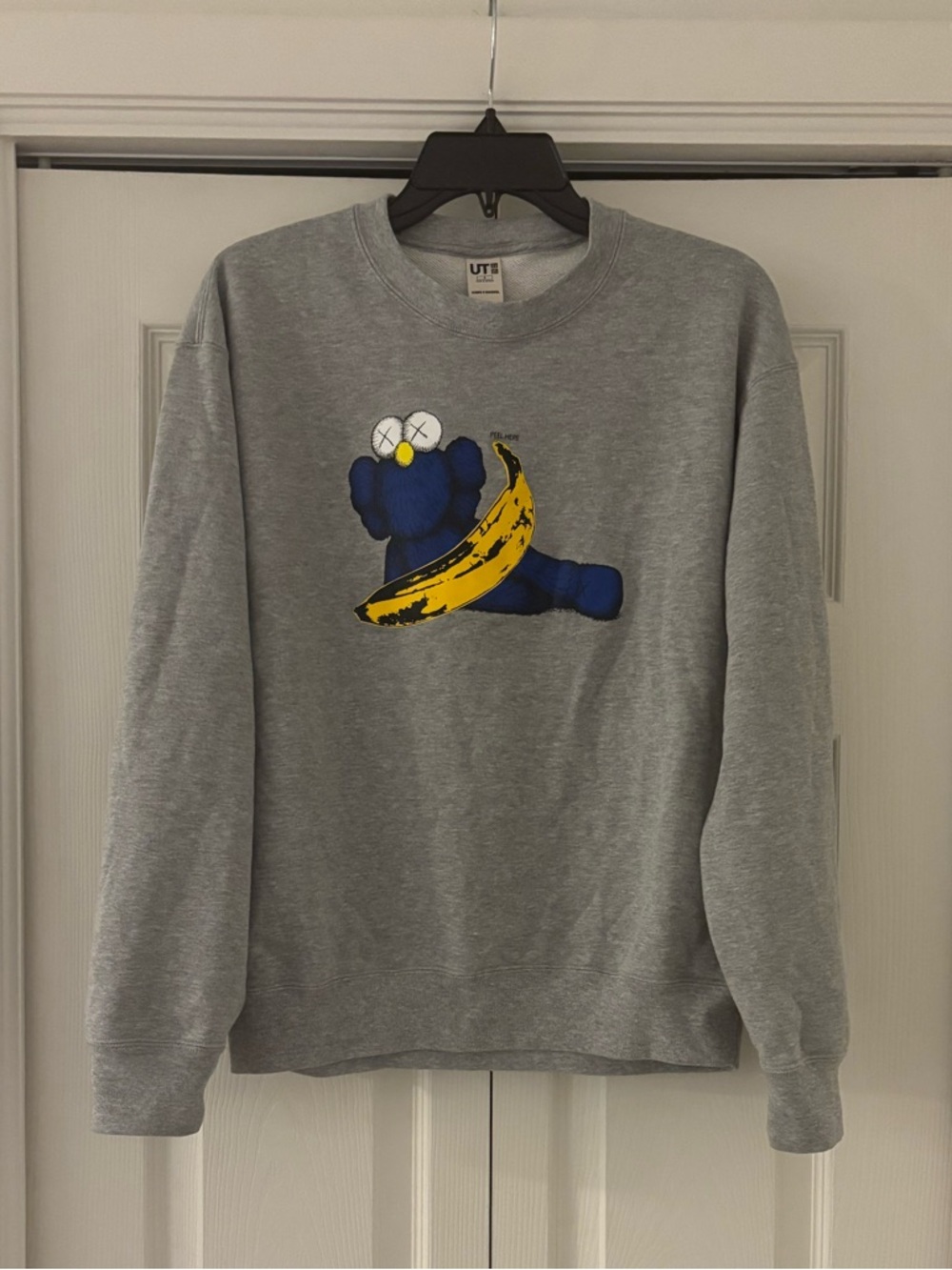 UNIQLO KAWS X WARHOL Graphic Banana Gray Sweatshirt with Blue & Yellow Graphic - Picture 2 of 9